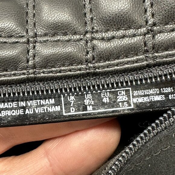 Clarks Ankle Boots Layton Scene black leather zip quilted Size 9.5M - Picture 13 of 13